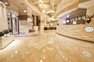 Отель DoubleTree by Hilton Bucharest Unirii Square Бухарест-0
